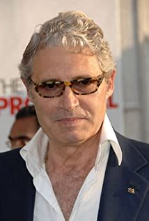 Michael Nouri Biography, Age, Height, Wife, Net。